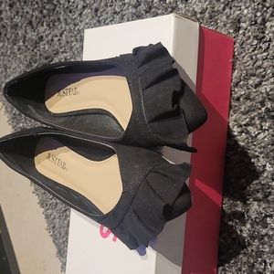 Never Worn JustFab Size 6.5 Black Ruffled Flats